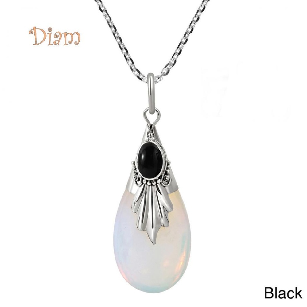 NWT Teardrop Pendant Necklace